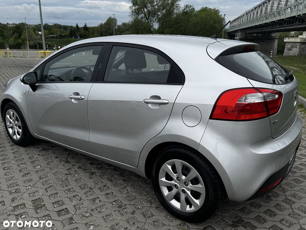 Kia Rio - 4