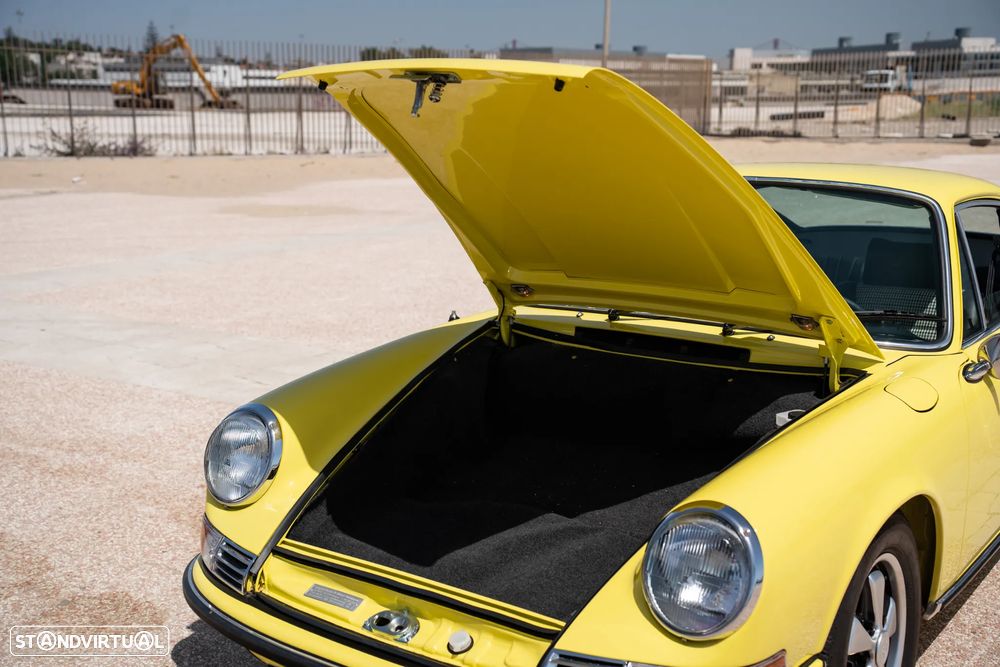Porsche 911 Série F - 24