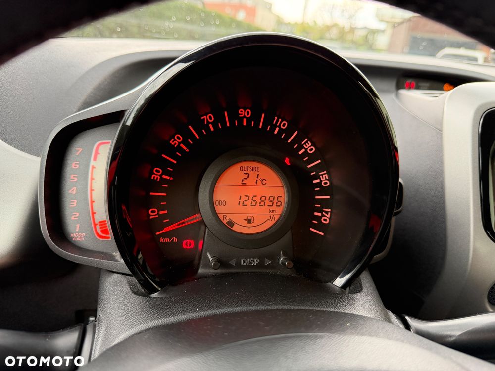 Toyota Aygo x-clusiv - 19