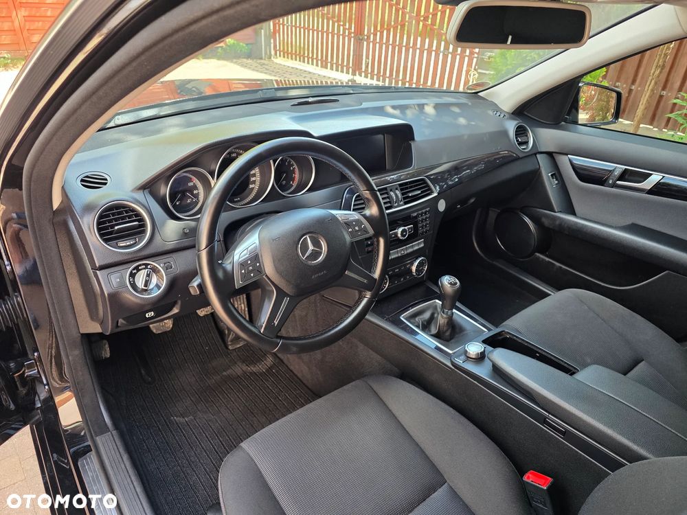 Mercedes-Benz Klasa C 180 BlueEFFICIENCY Elegance - 2