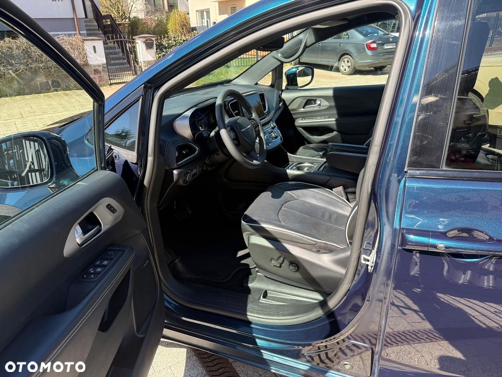 Chrysler Pacifica - 28