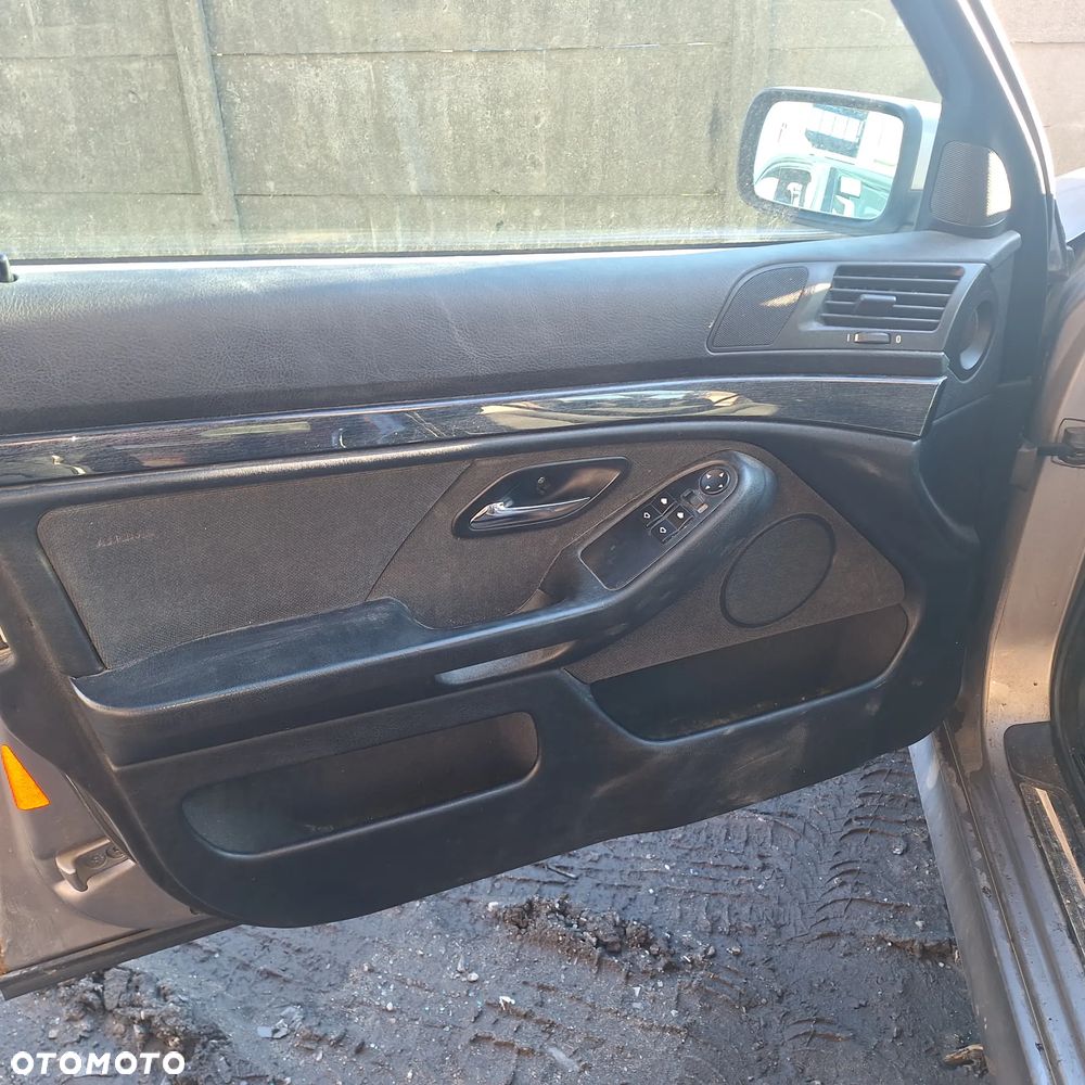 BOCZEK DRZWI PRAWY LEWY PRZOD TYL BMW E39 CZARNY - 1