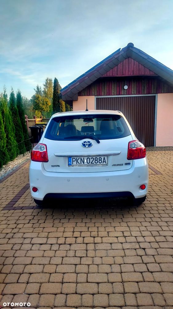 Toyota Auris 2011 photo 3