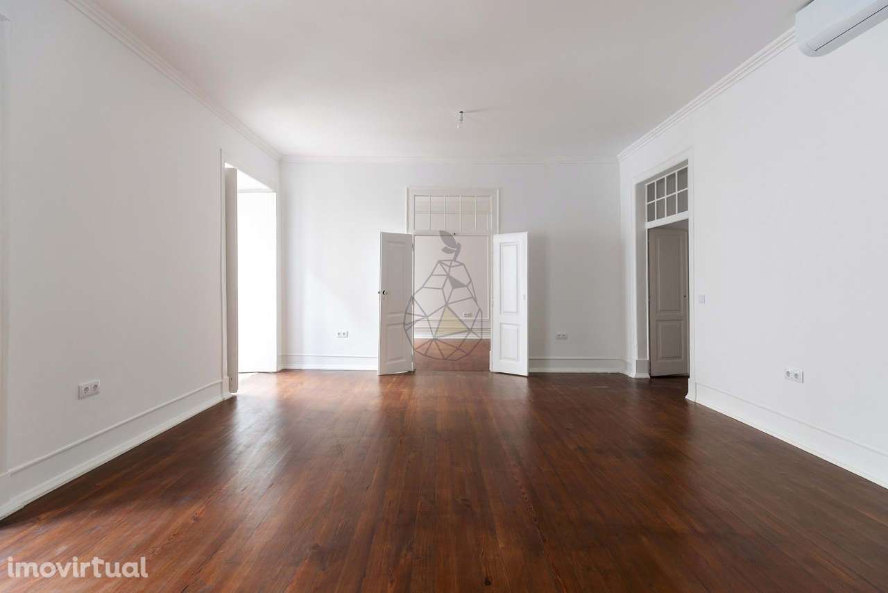 Palacete de 4 apartamentos juntos, ideal para exploração turística, e - Grande imagem: 2/60