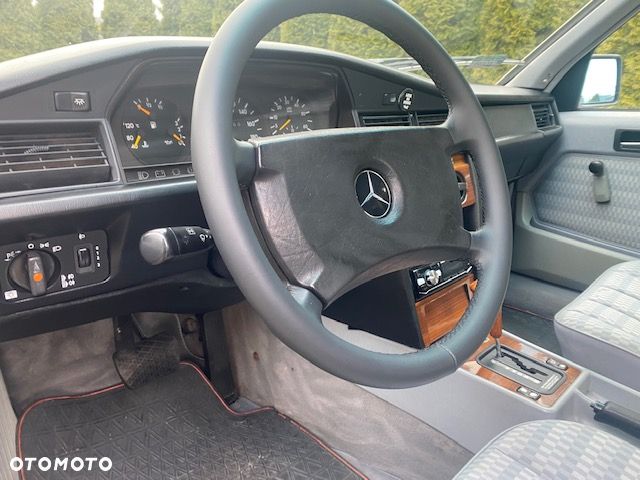 Mercedes-Benz W201 (190) - 9