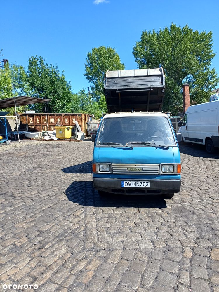 Mazda E 2200 - 3