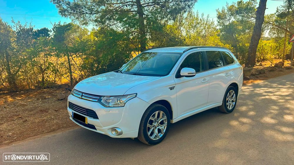 Mitsubishi Outlander - 1