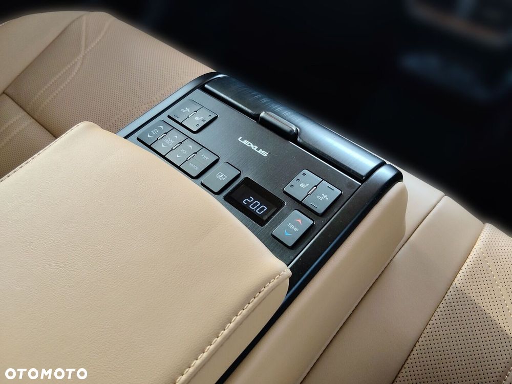 Lexus ES 300h Omotenashi - 15