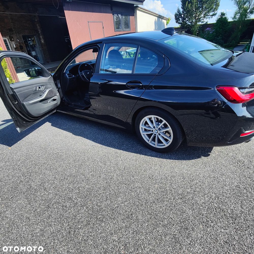 BMW Seria 3 330i Sport Line - 4
