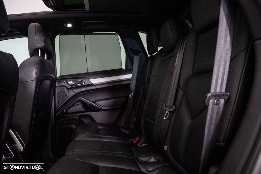 Porsche Cayenne Platinum Edition - 34