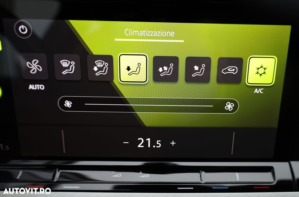 Volkswagen Golf 1.5 eTSI ACT DSG MHEV Life - 32