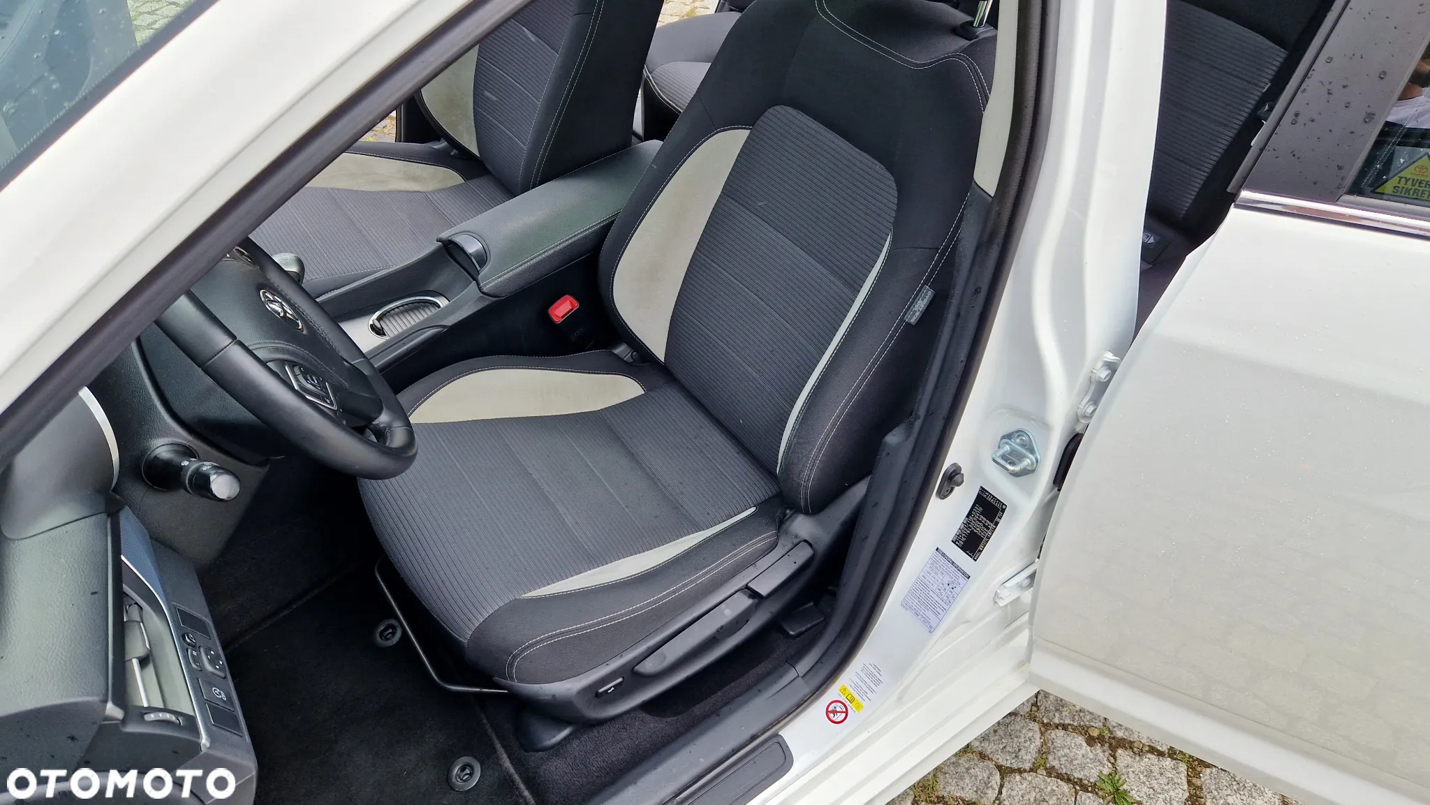 Toyota Avensis 2.0 D-4D Premium - 22
