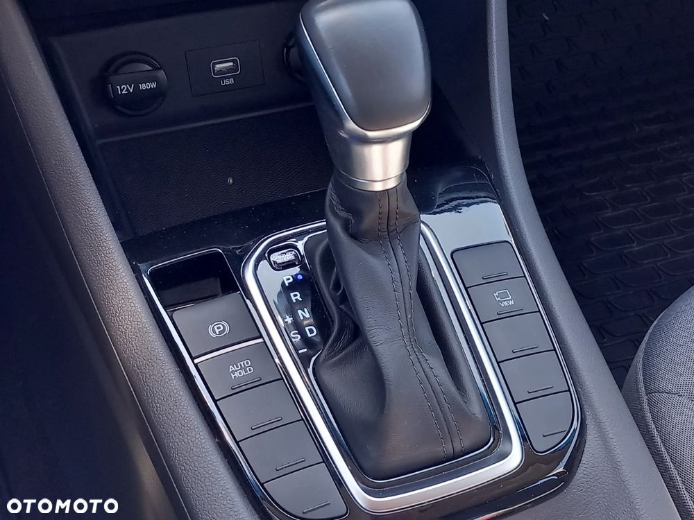 Hyundai IONIQ Hybrid Business - 18