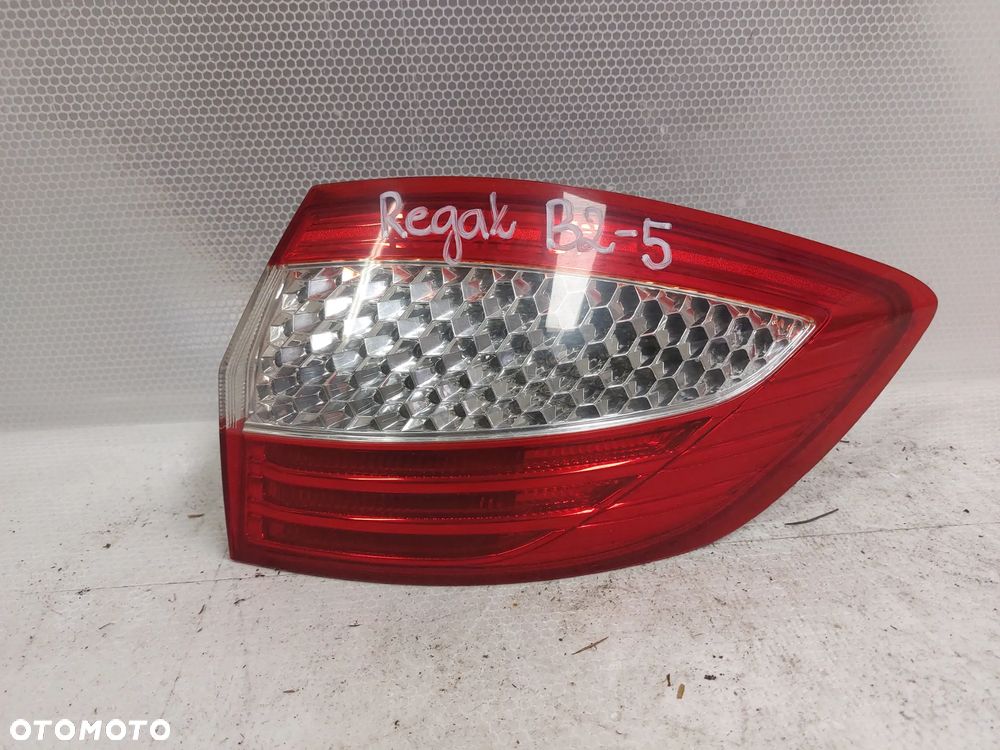 .  LAMPA TYL TYLNA PRAWA FORD MONDEO MK4 KOMBI - 1