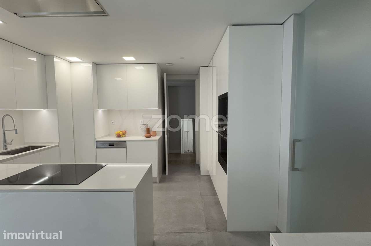 T4 em Carcavelos com 3 lugares de parqueamento - Grande imagem: 4/19