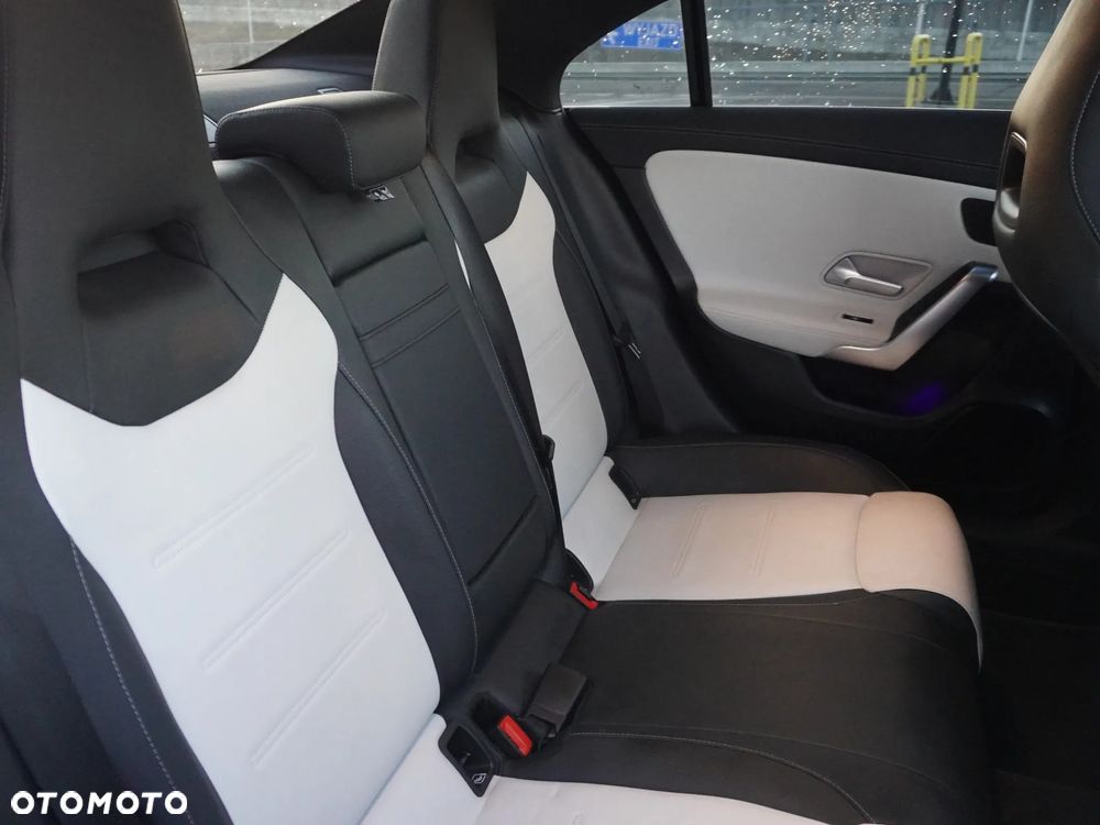 Mercedes-Benz CLA 200 AMG Line 7G-DCT - 29