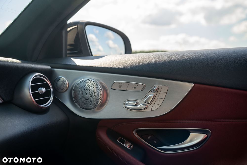 Mercedes-Benz Klasa C 300 9G-TRONIC - 32