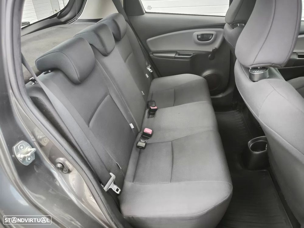 Toyota Yaris 1.4 D-4D ACtive+AC — fotografia 30