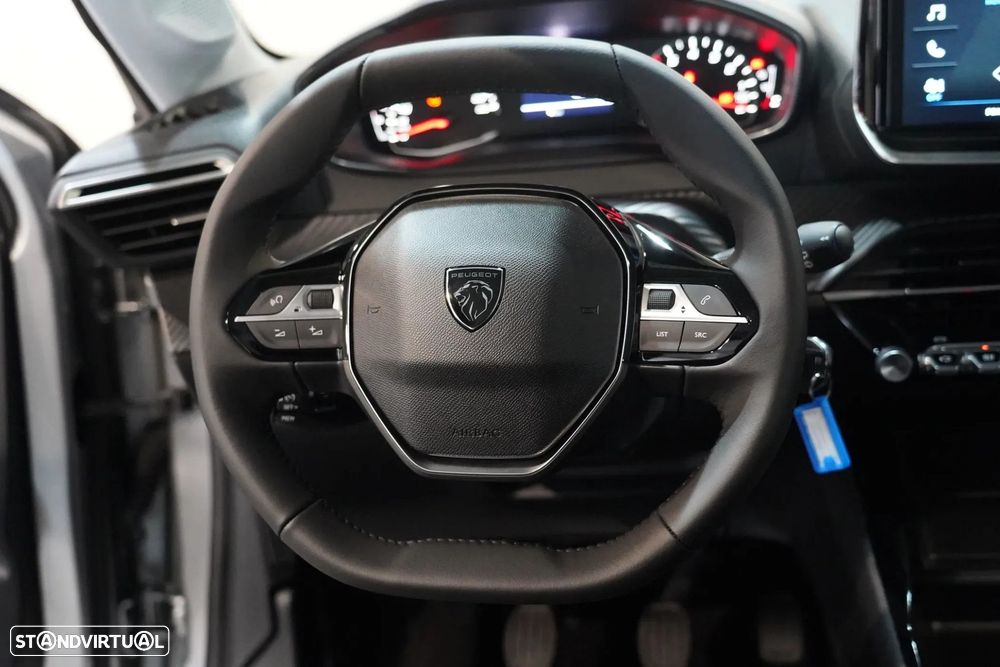 Peugeot 208 - 35