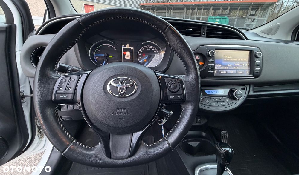 Toyota Yaris Hybrid 100 Premium - 7