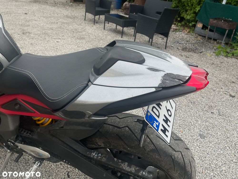 Triumph Street Triple - 9