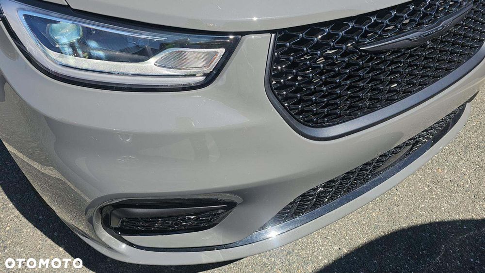 Chrysler Pacifica - 14