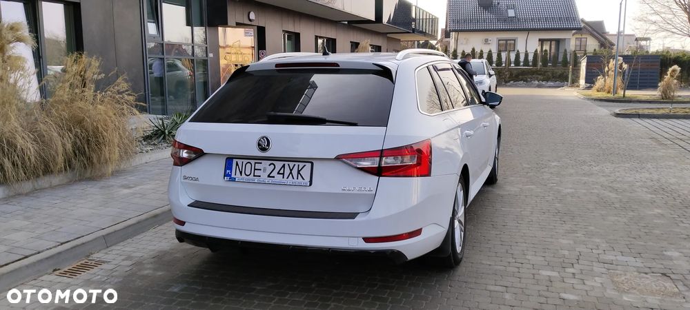Skoda Superb 2.0 TDI DSG Sportline - 26