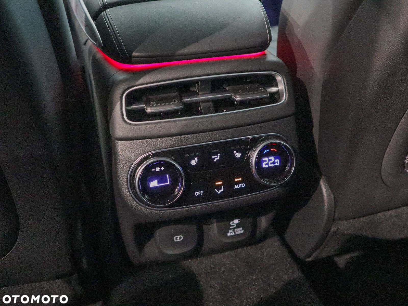 Genesis GV70 2.5T AWD AT8 Luxury Line - 22
