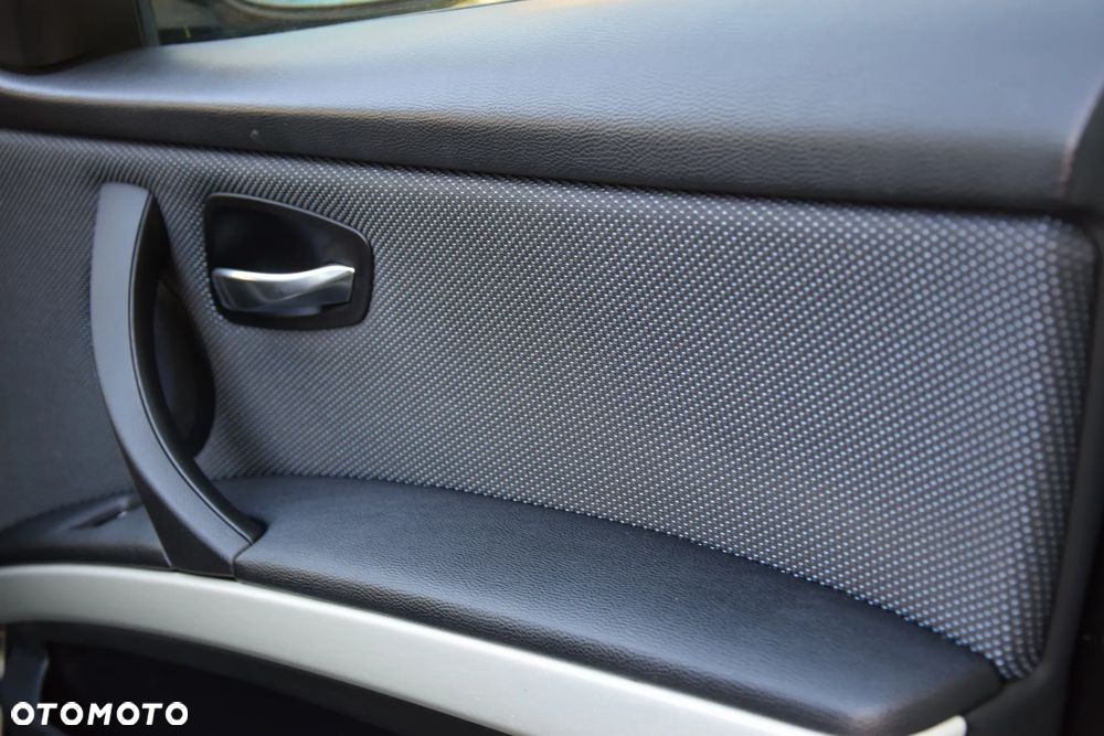 BMW Seria 3 318i - 25