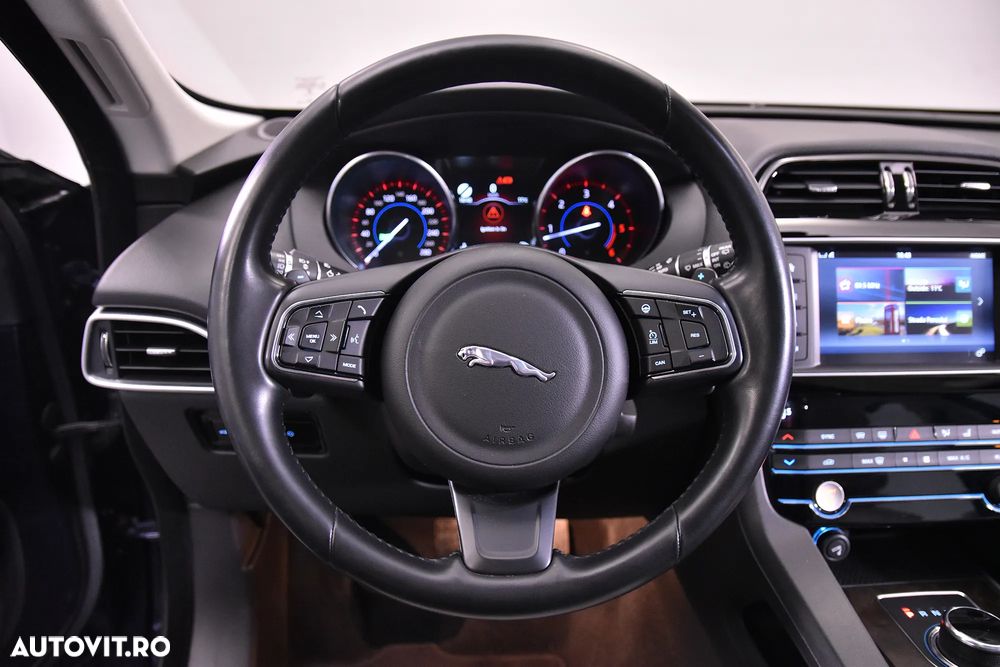 Jaguar F-Pace - 15