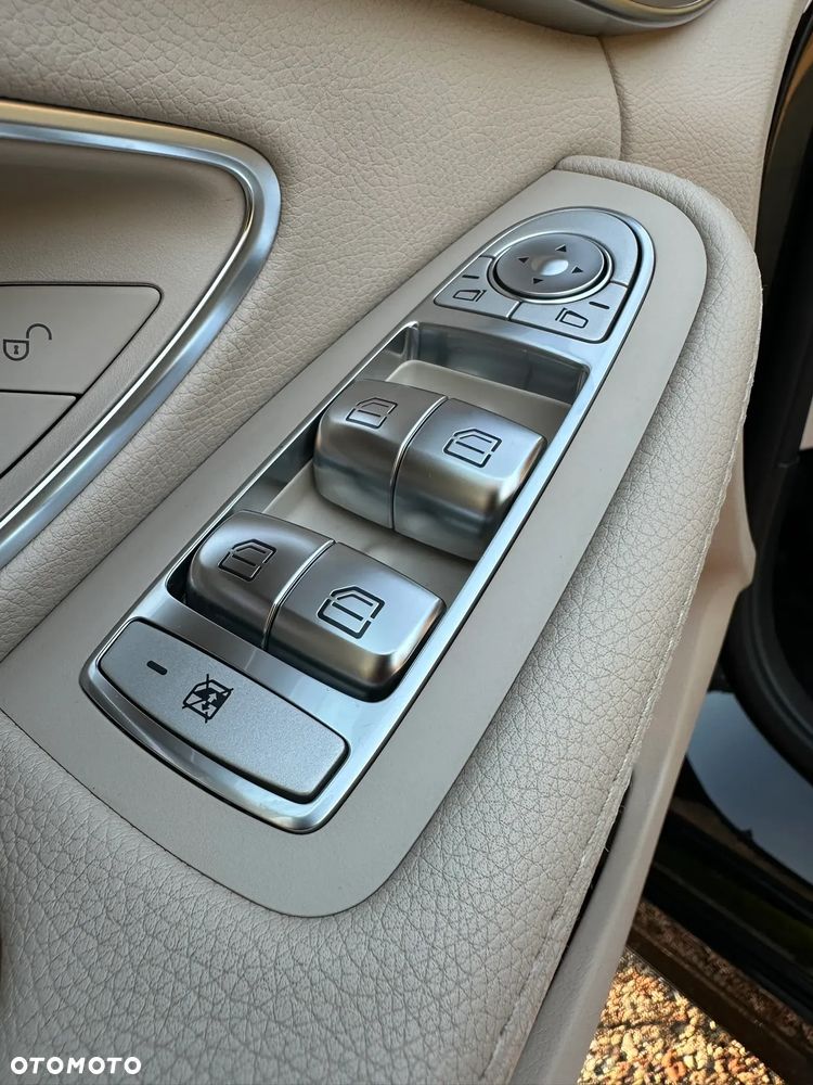 Mercedes-Benz Klasa C 200 4MATIC 9G-TRONIC - 13