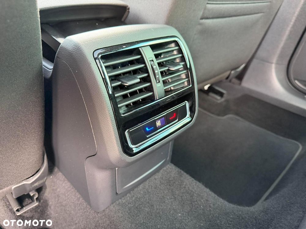 Volkswagen Passat - 26