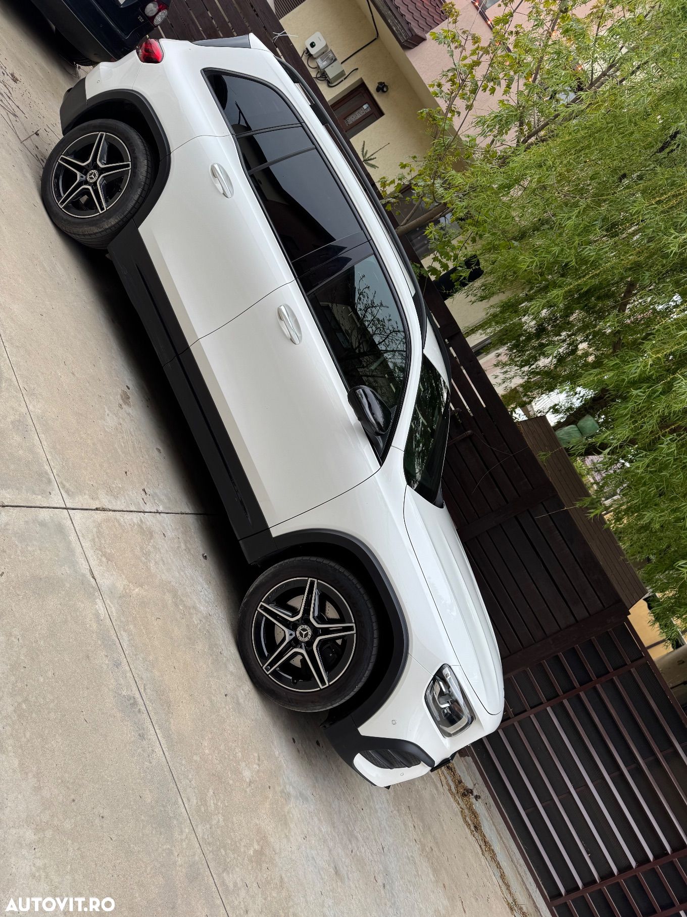 Mercedes-Benz GLB 250 4MATIC Aut. - 1