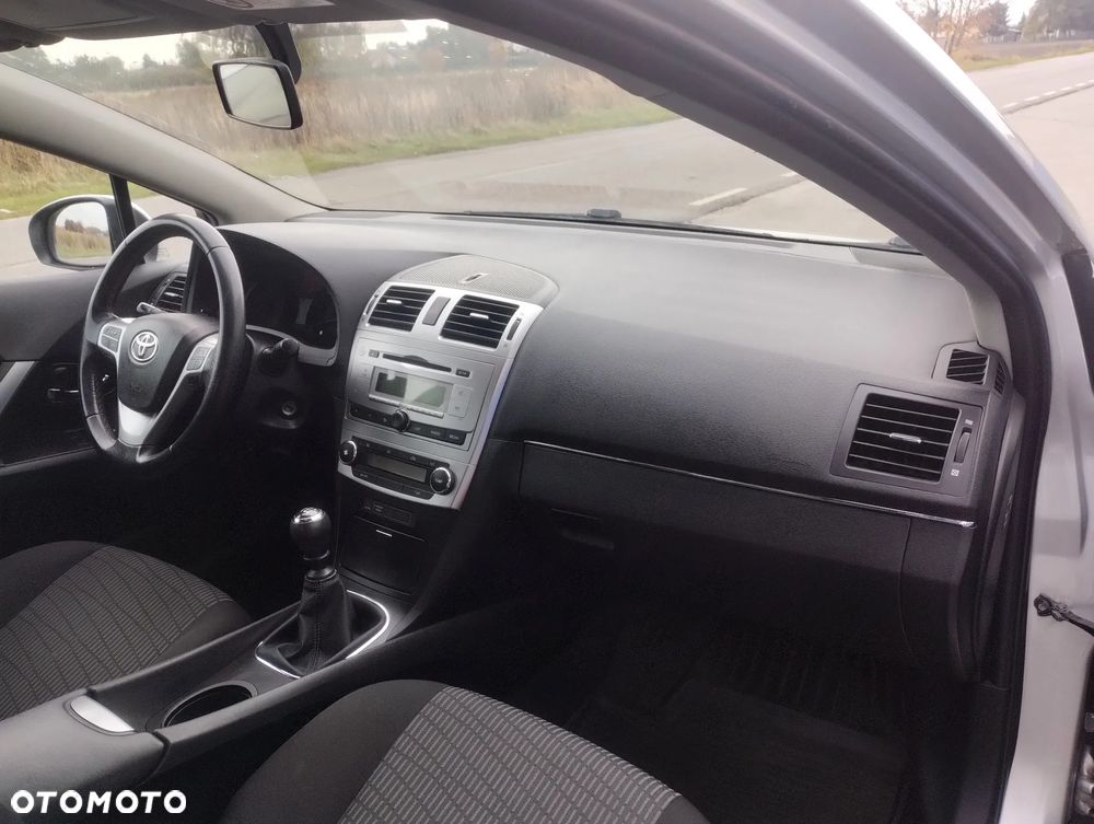 Toyota Avensis 2.0 D-4D Sol - 23