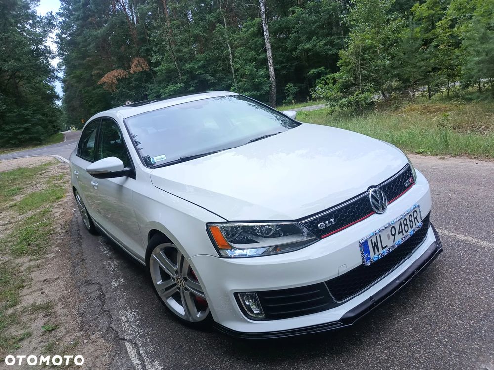 Volkswagen Jetta - 1
