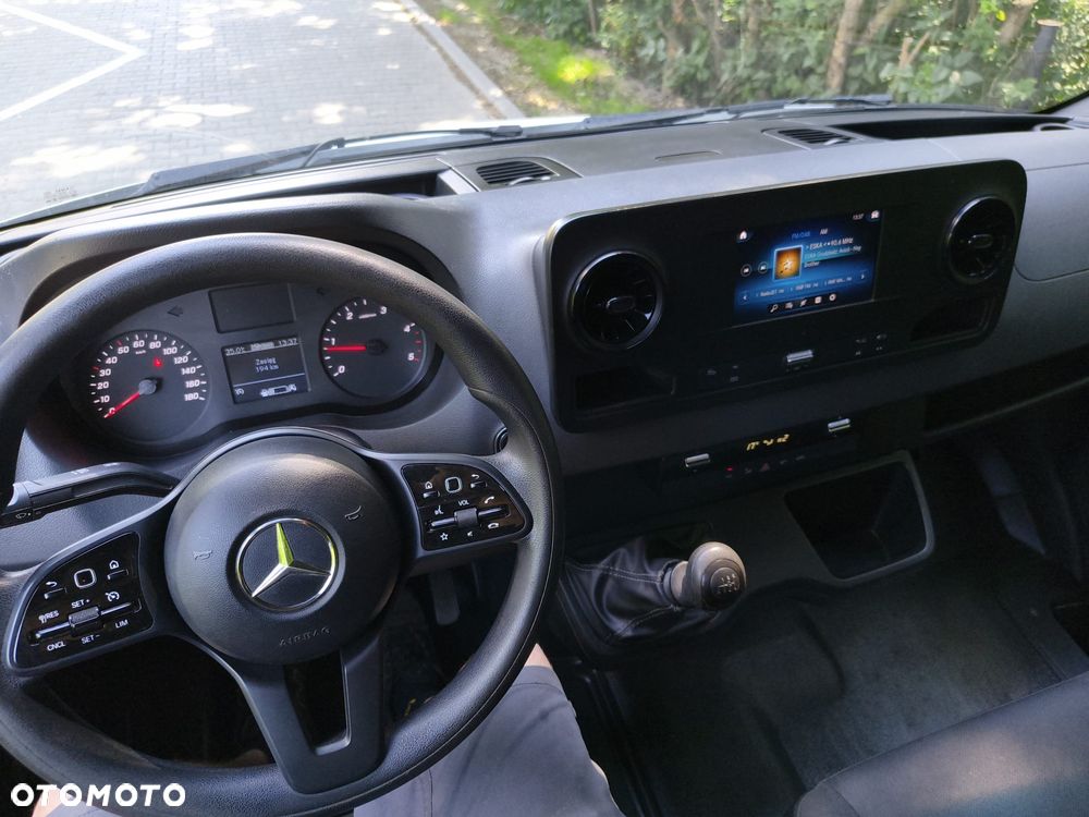 Mercedes-Benz Sprinter - 13