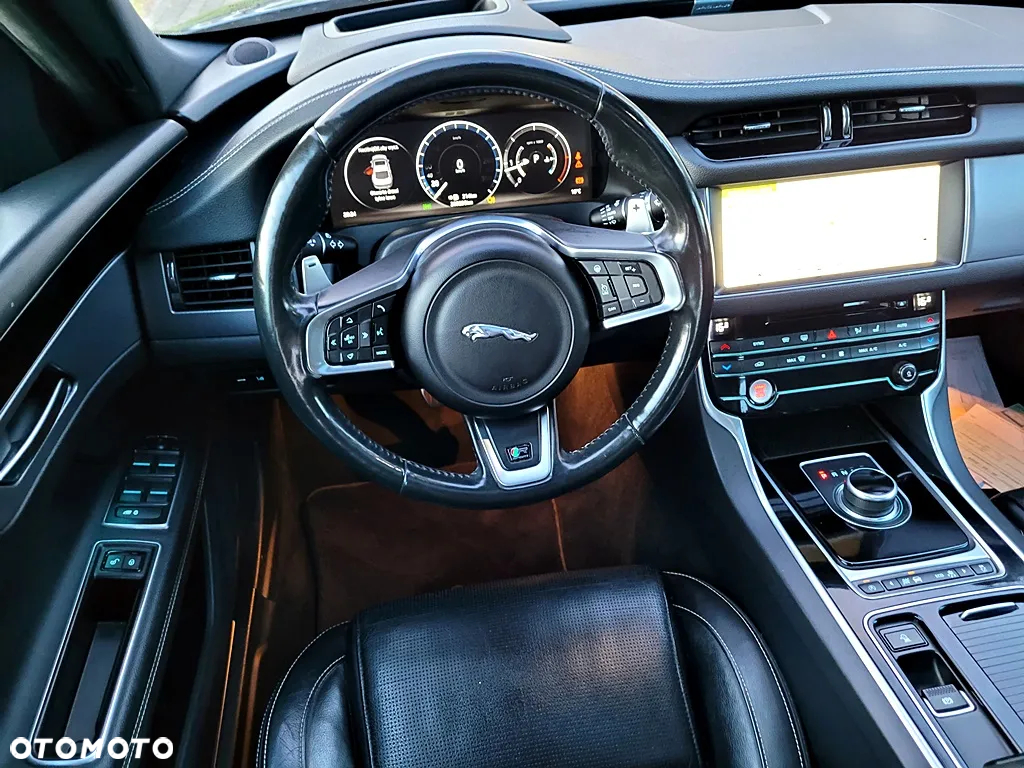 Jaguar XF 2.0 i4D R-Sport - 19