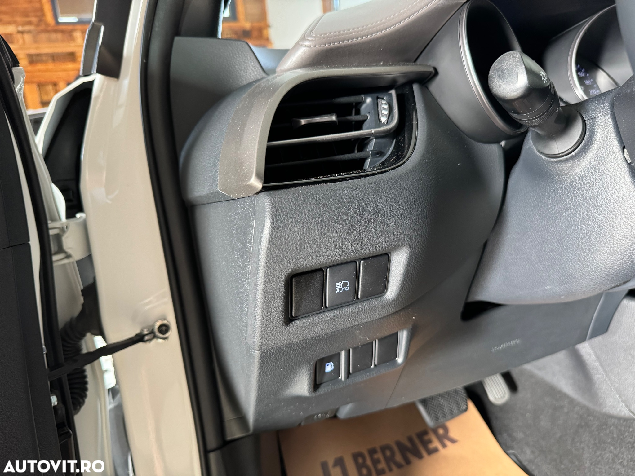 Toyota C-HR 1.8 Hybrid Black&White - 26