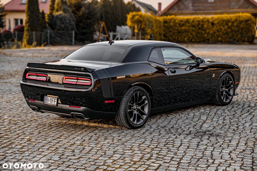 Dodge Challenger 6.4 Scat Pack - 11