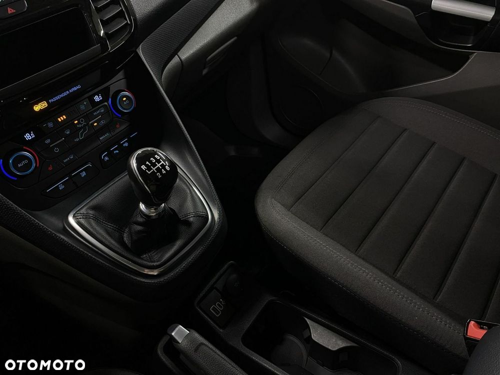 Ford Tourneo Connect Grand - 37