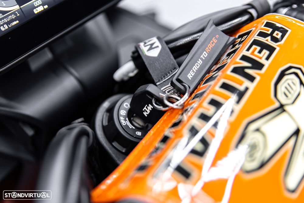 KTM 890 - 6