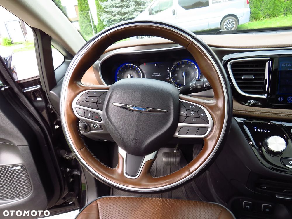 Chrysler Pacifica - 24