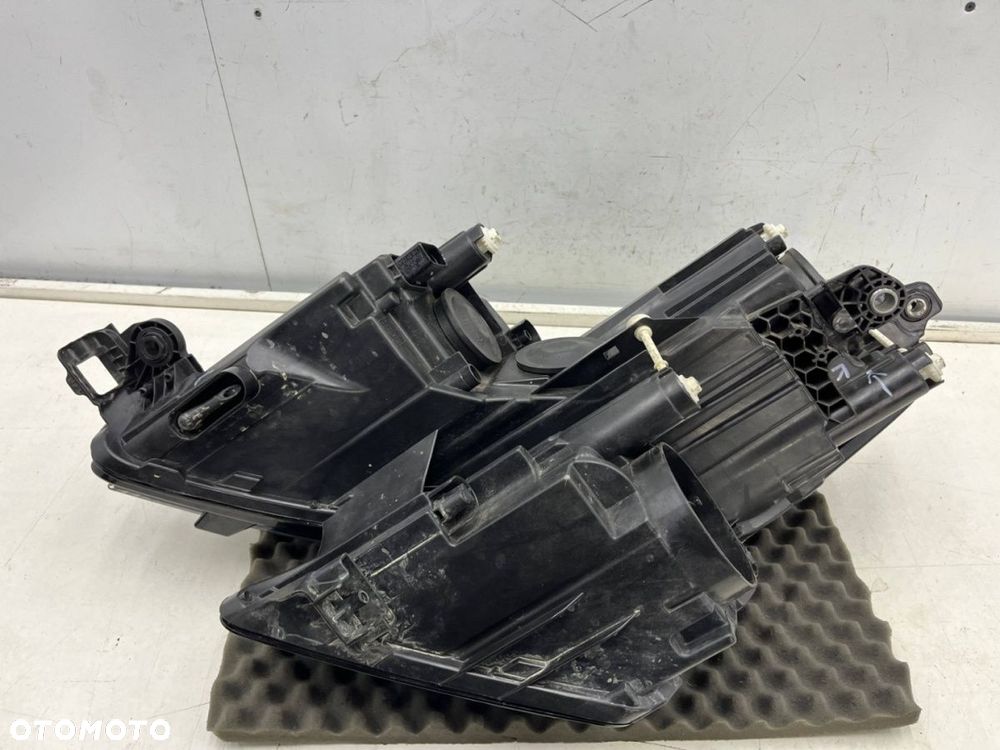 Lampa reflektor Skoda Kodiaq I 16-19r. PRAWA przednia zwykła na żarówki pasek DRL LED prawy przód Eu - 13