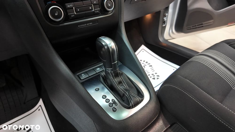 Volkswagen Golf 2.0 TDI DPF BlueMotion Technology DSG MATCH - 28