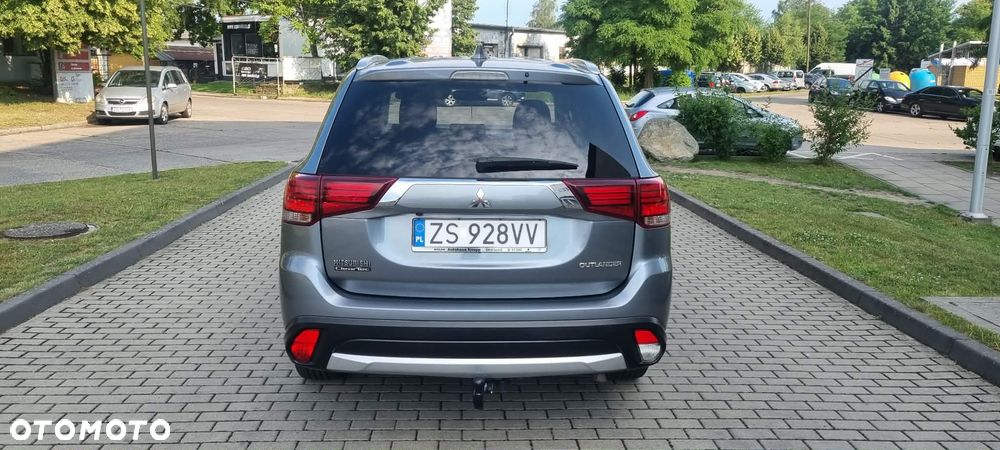 Mitsubishi Outlander - 11