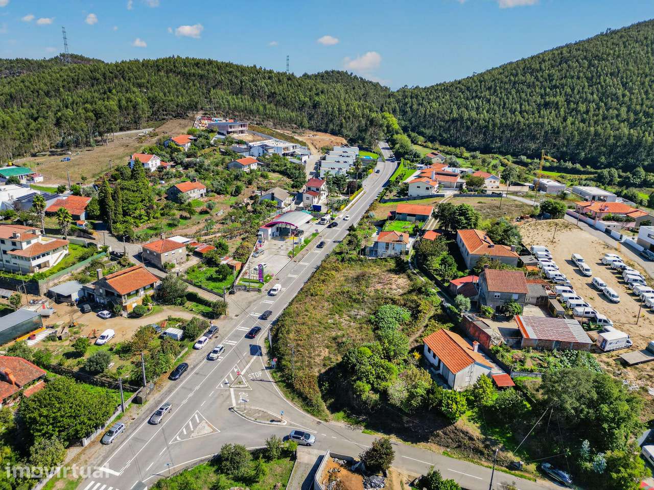 Terreno com 1.700 m² e frente para a Estrada Nacional 103, em Feitos, - Grande imagem: 3/14