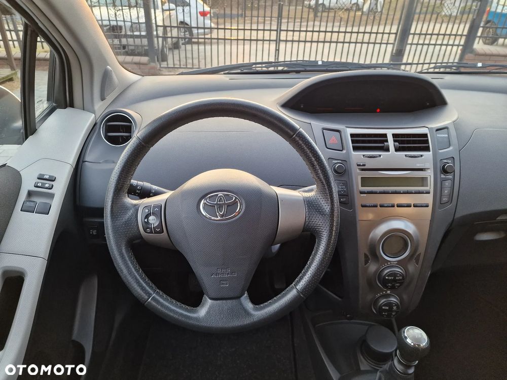 Toyota Yaris 1.33 Luna - 30