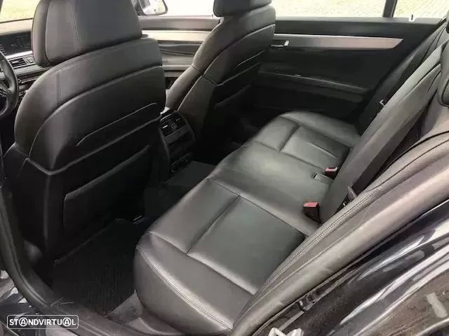 BMW 740 d Pack M - 12