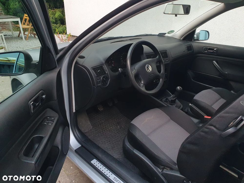 Volkswagen Golf - 5