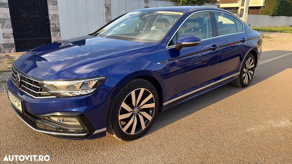 Volkswagen Passat - 1